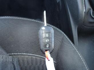 Peugeot 208  picture 21