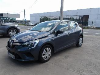 Damaged car Renault Clio  2021/11