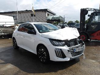 Vaurioauto  passenger cars Peugeot 208  2024/2