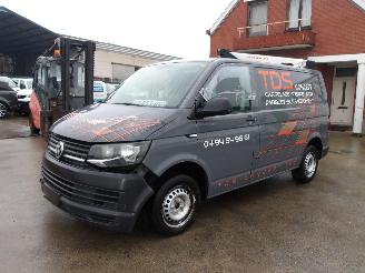 krockskadad bil bedrijf Volkswagen Transporter  2017/8