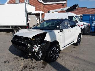 Damaged car Ford Puma ST-LINE 2020/12