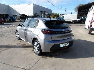 Peugeot 208  picture 7