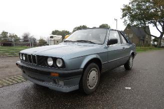 krockskadad bil bedrijf BMW 3-serie 318 I BAUR TC 1987/12