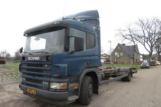 skadebil auto Scania P P 94 DB 4X2 NB 230 met BDF wissellaadbakken opbouw en twistlock systeem 2004/2