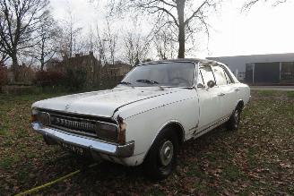 krockskadad bil auto Opel Commodore 2.5 S AUTOMATIC 1971/3