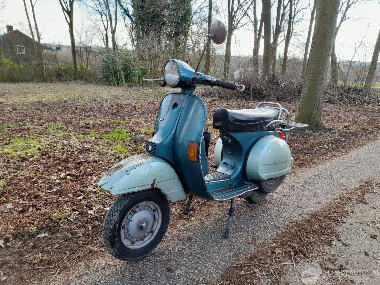 Vespa  125 cc klassieke motorfiets voor restauratie