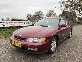 Vaurioauto  passenger cars Honda Accord Aerodeck 2.2i ES AIRCO 1995/9