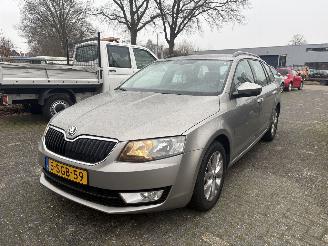 Vaurioauto  passenger cars Skoda Octavia 1.2 TSI COMBI 2013/9