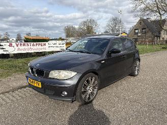 Vaurioauto  passenger cars BMW 1-serie 118i High Executive automaat 2005/9