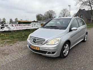 Damaged car Mercedes B-klasse 170 BENZINE AUTOMAAT, AIRCO, N.A.P. ENZ 2008/6