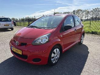 Vaurioauto  passenger cars Toyota Aygo 5 deurs met airco 2011/5