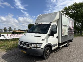 skadebil auto Iveco Daily 40c12 Bakwagen + Hydr. laadklep 2006/7