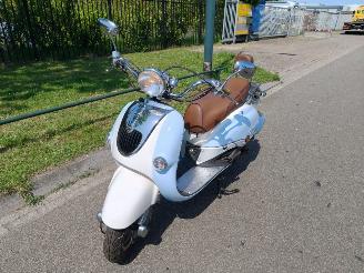 dañado ciclomotor Znen ZN50QT-HS snorscooter met origineel 279 km gelopen !!!! 2010/7