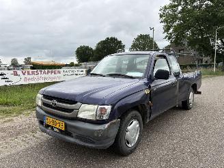 skadebil bedrijf Toyota Hilux 2.5 d4-d 90 extra, open laadbak / pick-up 137,000 km N.A.P. 2002/6