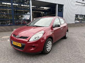 uszkodzony samochody osobowe Hyundai I-20 1.2 I I-DRIVE, 105.494 KM N.A.P. 2011/11