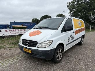 krockskadad bil bedrijf Mercedes Vito 109 CDI LANG AIRCO 2009/1