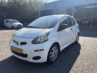 Voiture accidenté Toyota Aygo 1.0 5 deurs, airco 2011/8