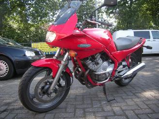 begagnad bil motor Yamaha XJ 6 Division 600 S DIVERSION IN ZEER NETTE STAAT !!! 1992/4