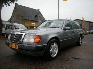 skadebil bedrijf Mercedes 200-300D 3.0 300 TE 24_V (124.091) MULTI KLEPPER !!! UNIEKE AUTO MET OA AIRCO 1992/3