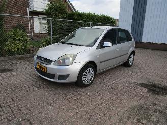 Damaged car Ford Fiesta 1.4 16V Airco Radio/CD 2008/2