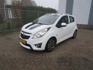 damaged passenger cars Chevrolet Spark 1.0 Bi-Fuel Airco 2011/9
