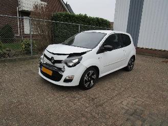 damaged passenger cars Renault Twingo Airco Radio/CD 92.000 KM 2013/3