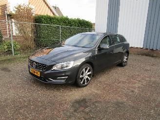 Unfallwagen Volvo V-60 2.4 D6 AWD Hybride Schadevrij 2013/9