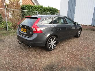 Volvo V-60 2.4 D6 AWD Hybride Schadevrij picture 4