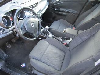 Alfa Romeo Giulietta 1.6 JTD M Clima Radio/CD 6-Bak picture 18