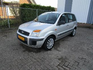 skadebil auto Ford Fusion 1.4 16V Airco Radio/CD 2010/2