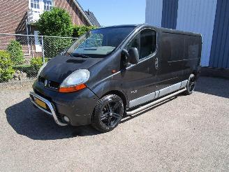 Vaurioauto  commercial vehicles Renault Trafic 1.9 DCI L2 H1 Airco 6-Bak 2005/8