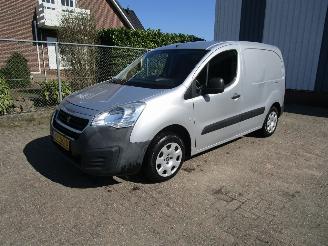 skadebil bedrijf Peugeot Partner 1.6 HDI Airco Radio/CD 2015/8
