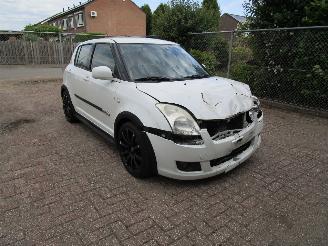 Suzuki Swift 1.3 Airco 5-Drs Parelmoer wit picture 3