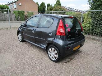 Peugeot 107 Airco Radio/CD 5-Drs picture 2