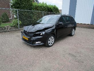 Voiture accidenté Skoda Fabia 1.2 TSI Clima Radio/CD 2016/2