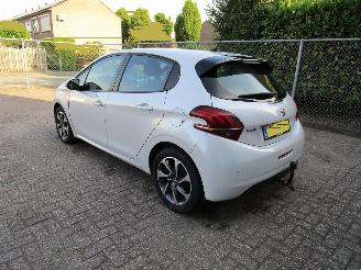 Peugeot 208 1.2 Navi Airco Parelmoer 5-Drs picture 2