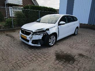 Vaurioauto  passenger cars Peugeot 308 1.2 Navi Clima 163.000 KM 6-Bak 2021/1