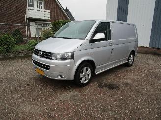 damaged commercial vehicles Volkswagen Transporter 2.0 TDI 180 PK DSG Navi Airco 2014/5