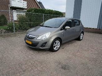 Vaurioauto  passenger cars Opel Corsa 1.2 16V Airco 5-Drs 2013/5