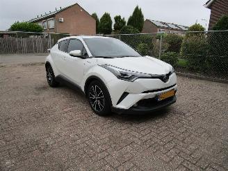 Toyota C-HR 1.8 Hybride Bi-Tone Parelmoer picture 3