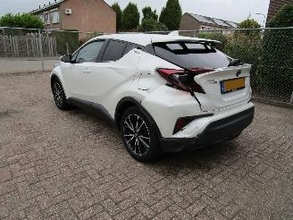 Toyota C-HR 1.8 Hybride Bi-Tone Parelmoer picture 2