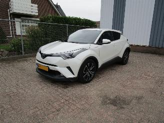 Vaurioauto  passenger cars Toyota C-HR 1.8 Hybride Bi-Tone Leder Navi Parelmoer Wit 2018/2