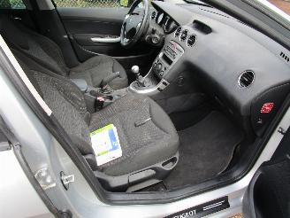 Peugeot 308 1.6 THP Clima 7-Persoons picture 6