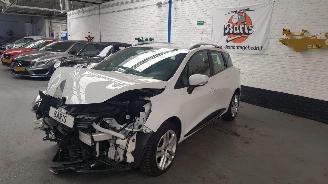 krockskadad bil auto Renault Clio 0.9 ENERGY TCE 90 12V COMBI/0 4DRS BENZ  898CC 66KW 90PK 2020/10