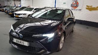Schadeauto Toyota Corolla 1.8 16V HYBRID AUT 4DRS  BENZ ELK.1.798CC 90KW 122PK 2020/2