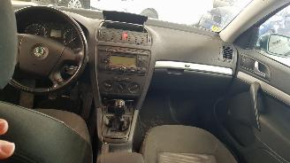 Skoda Octavia 1.6 MPI  BENZ 1.598 CC 75 KW 102 PK SEDAN picture 9