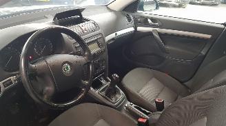 Skoda Octavia 1.6 MPI  BENZ 1.598 CC 75 KW 102 PK SEDAN picture 8