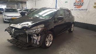 krockskadad bil auto Renault Clio 0.9 ENERGY TCE12V COMBI 4DRS BENZ 898CC 66KW 90PK 2018/1