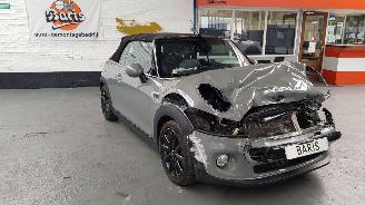 Damaged car Mini Cooper 1.5 12V C00PER  CABRIO  BENZ AUT 1.499CC 100KW 136PK 2016/6