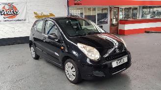 Schadeauto Suzuki Alto 1.0 12V  4 DRS BENZ 996 CC 50 KW 68 PK 2014/2